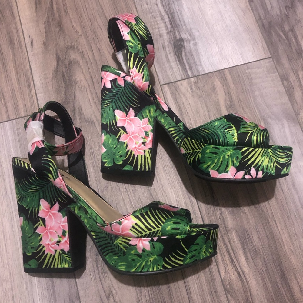 New JustFab Sandals
